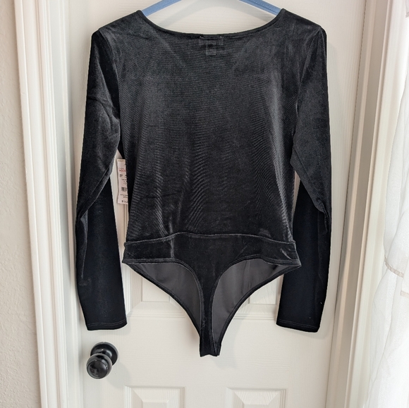 3/$10 NWT Maison Jules Black Velvet Bodysuit - Picture 4 of 4